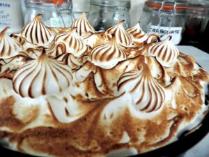 A golden lemon meringue cheesecake