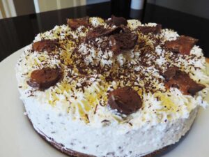 A cadbury caramel egg cheesecake