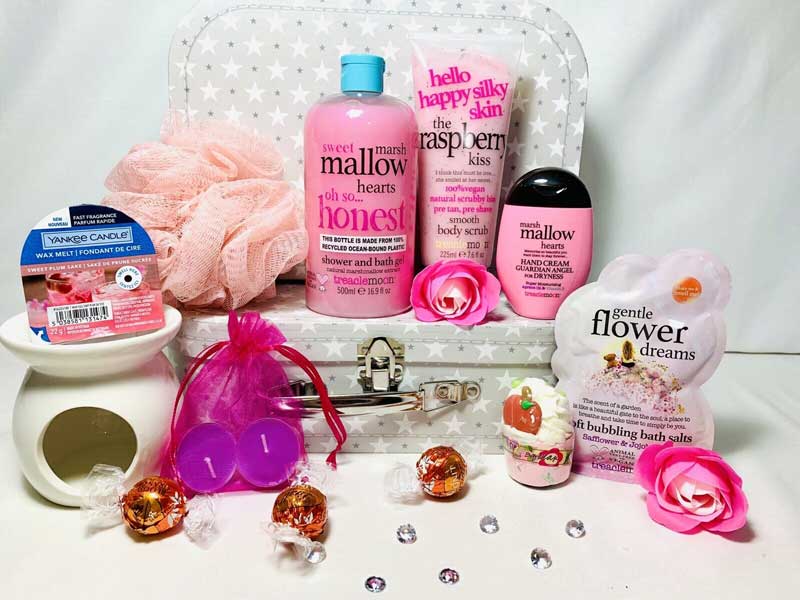 Personalised Pamper Hamper Dove Treaclemoon Bomb Cosmetics